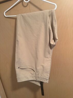 lululemon athletica Men's Chino Pants in Light Beige